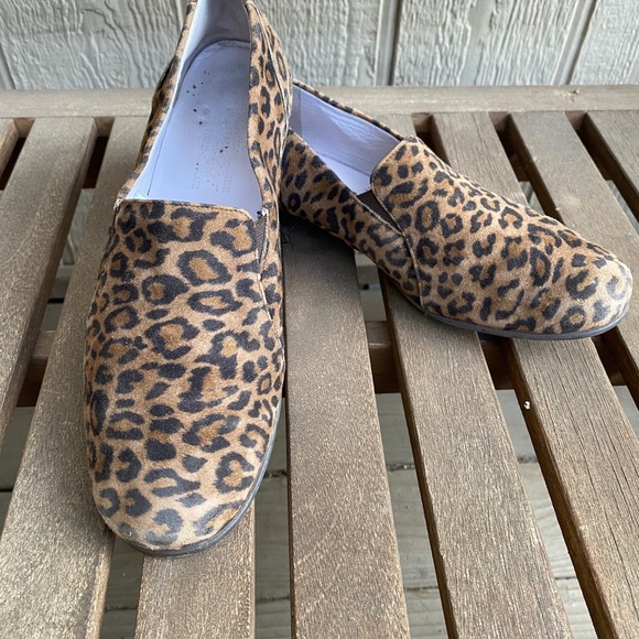 MEPHISTO Leopard Print Flats 9 EUC - Picture 2 of 12